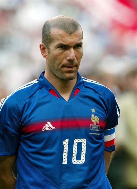 Zinedine Zidane ünnepli gólját az 1998-as VB döntőjében