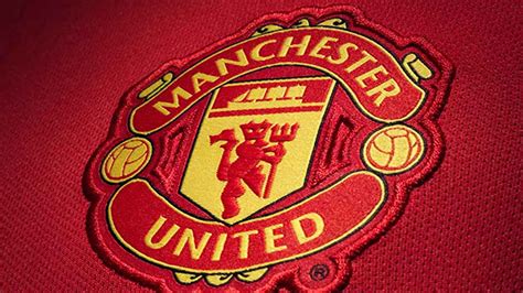 Manchester United logós díszpárna kanapén