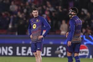 Julián Álvarez és Robert Lewandowski összehasonlító statisztikák