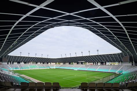 A stadion gyepének ellenőrzése
