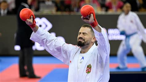 Karate bajnokok dobogón