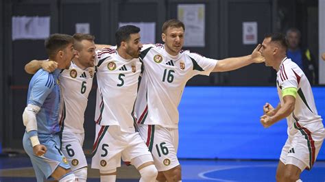 A magyar futsalválogatott akcióban a románok ellen