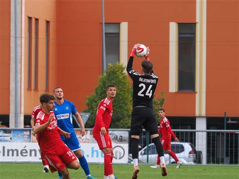 VFC USE U16-os lánycsapat akcióban a Dorog elleni mérkőzésen