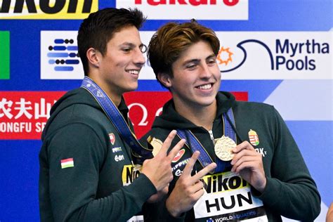 Vigvári Vince (b) és az olasz Filippo Ferrero a Komjádi Uszodában
