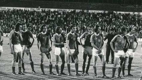 A KEK-ezüstérmes Ferencváros csapata 1975-ben Bázelben