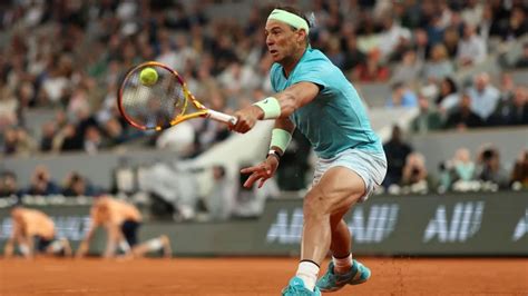 Rafael Nadal játék közben a Roland Garroson
