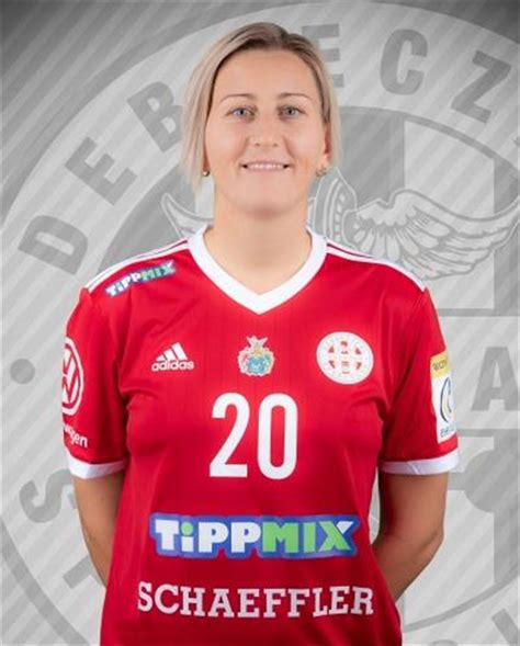 Bulath Anita akcióban a 2014-es Eb-n, román játékosokkal körülvéve