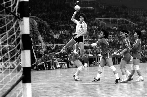 Sterbinszky Amália, a hetvenes évek magyar kézilabda legendája a románok ellen