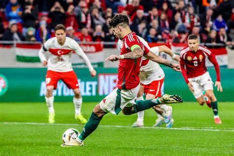 A magyar válogatott öröme egy késői gól után