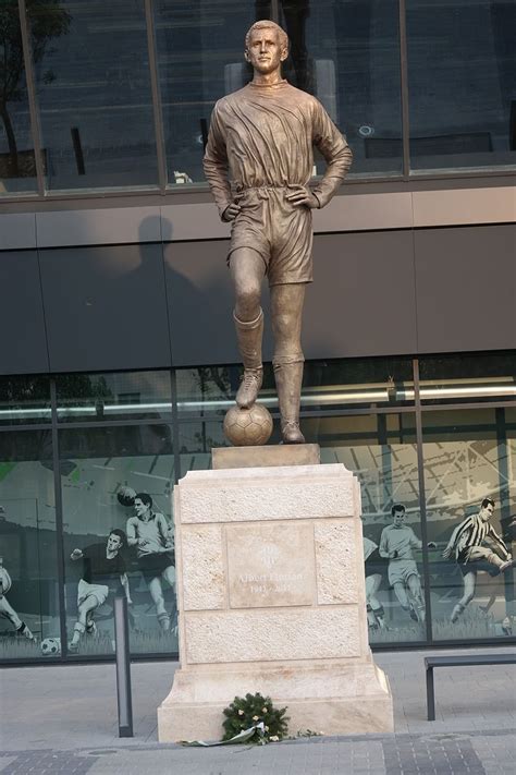 Albert Flórián szobra