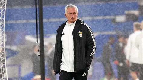 Legendás futballedzők győzelmi pillanatai, például José Mourinho