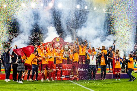A Rosztov-Don és a CSM Bucuresti csapatok logói egymás mellett