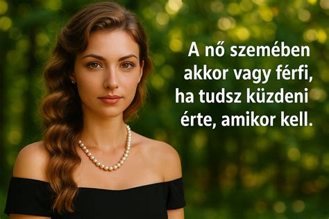 Nő tetoválásokkal és piercingekkel