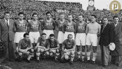 Zsengellér Gyula számozott válogatott mezben