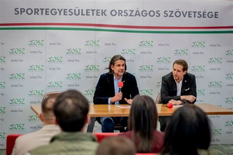 A DVTK szurkolótábora a stadionban