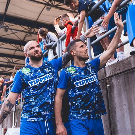 ZTE FC edzői stáb taktikai eligazításon