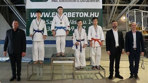 Fiatal judokák küzdenek a Budapest-kupán