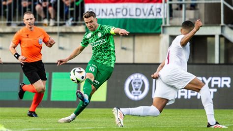 Walesi szurkolók ünneplése a selejtező mérkőzésen