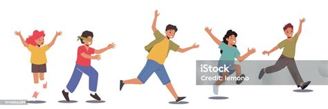 Gyerekek játszanak egy oktatási társasjátékkal