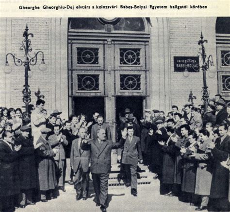 A romániai kommunista időszak egy gyárának udvara