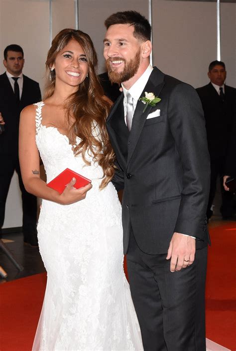 Lionel Messi és Antonella Roccuzzo páros korona tetoválásai
