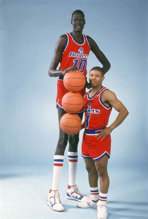 Muggsy Bogues és Manute Bol, a legalacsonyabb és legmagasabb NBA játékosok