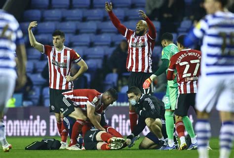 Profi futballista ünnepel a pályán