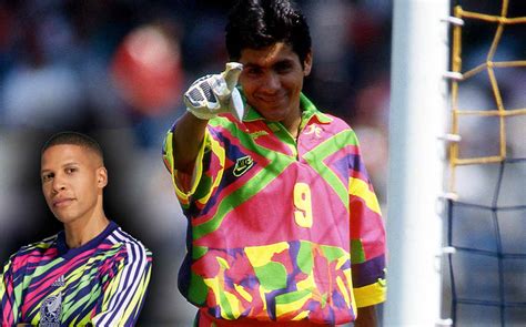 Jorge Campos jellegzetes mezeiben