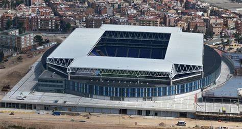 A Barcelona melletti Estadi Cornellà-El Prat stadion látképe