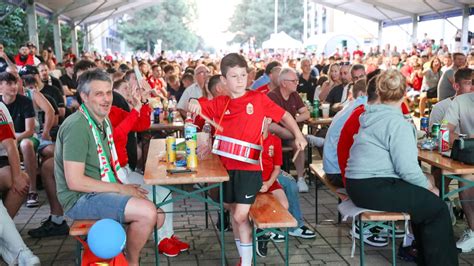 Szurkolói hangulat a stadionban