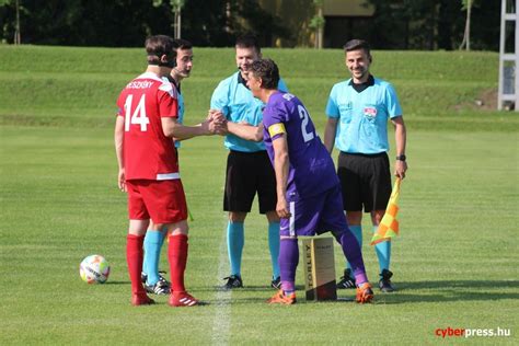 Sátoraljaújhely labdarúgó csapata a pályán