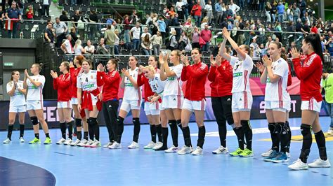 Női futballcsapat ünneplése Brazíliában