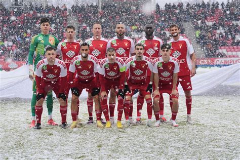 Paksi FC és DVSC játékosok párharca