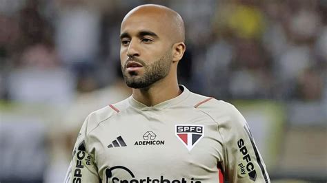 Lucas Moura és csapattársai ünneplik a továbbjutást