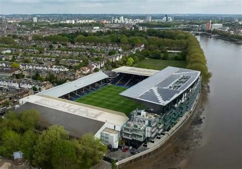 A Craven Cottage, a Fulham stadionja a Temze partján