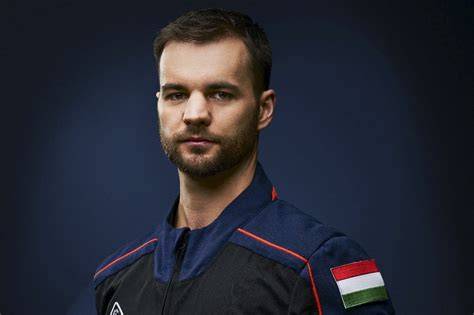 Fiatal Rab Tibor és testvérei labdázás közben Gödöllőn