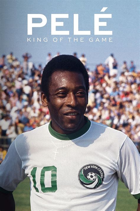 Pelé aláírja a labdáját