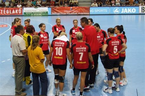 Veszeli Judit akcióban a kézilabda-mérkőzésen
