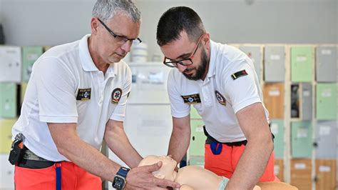 Defibrillátor és újraélesztés demonstráció