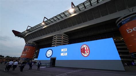 Inter Milan szurkolói bolt termékválasztékát bemutató kép