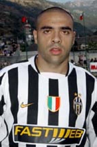 Fabrizio Miccoli gólt ünnepel a Juventus ellen
