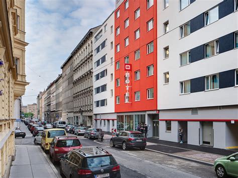 MEININGER Hotel Wien Downtown Franz bejárata