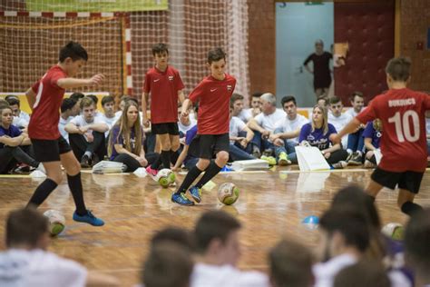Zalaegerszegi iskolások futsaloznak