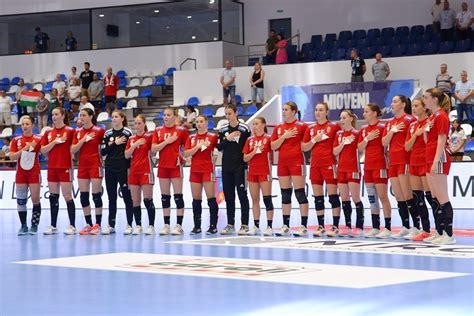 A 2018-as világbajnok magyar női junior kézilabda-válogatott csapatképe