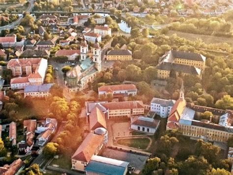 Kalocsa város látképe madártávlatból, a Duna-Tisza közén