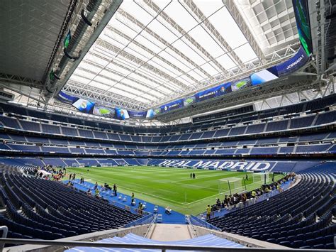 Real Madrid ügyfélszolgálati központ és stadion bejárat
