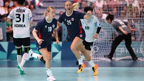 Női kézilabda mérkőzés Dél-Korea és Norvégia között a Párizs 2024 olimpián