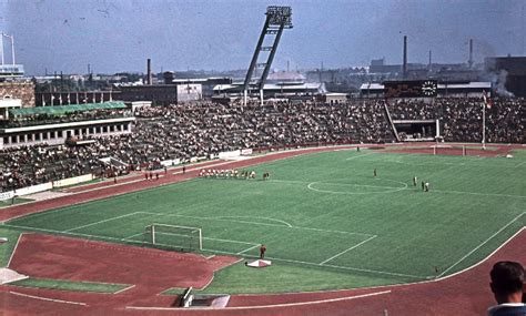 A Népstadion építésén dolgozó önkéntesek