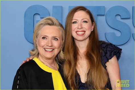 Chelsea Clinton és Hillary Clinton könyvbemutatón