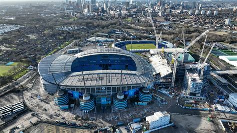 Cardiff belvárosa és stadionja a mérkőzés napján